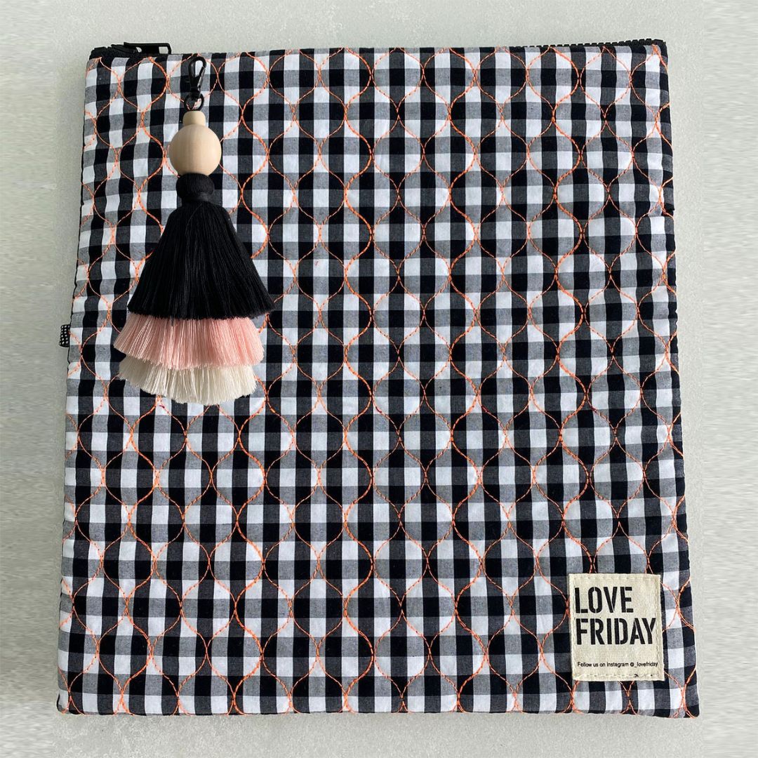 Black Point With Tassel Black